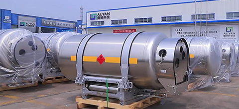 LNG Vehicle Cylinders | Heavy-Duty Truck Fuel Tanks | OEM & Conversion | NG Fleet Fuel Solutions | AUYAN